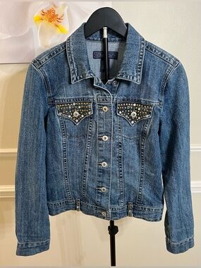 Baccini Women’s Light Blue Rhinestone Embellished Denim Jacket! Size Medium.